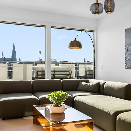 Exclusive Penthouse - Loft With Private Parking Overlooking Cathedral شقة *